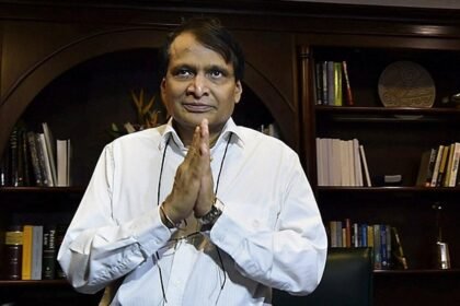 మాజీ మంత్రి సురేష్ ప్రభు బ్లూమ్‌బెర్గ్ న్యూ ఎకానమీ అడ్వైజరీ బోర్డులో భారతీయుడు మాత్రమే