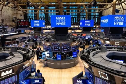 మార్కెట్లు ట్రిలియన్లను కోల్పోవడంతో హార్వర్డ్ ప్రొఫెసర్ అప్రమత్తంగా అనిపిస్తుంది