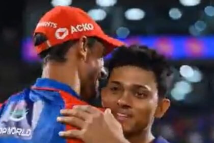 మిచెల్ స్టార్క్ వద్ద అపఖ్యాతి పాలైన "నెమ్మదిగా" జిబే తరువాత, యస్ లెజెండ్‌తో యశస్వి జైస్వాల్ బంధాలు. చూడండి