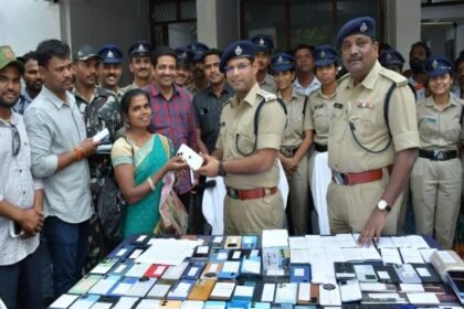 మొబైల్స్ లేవు: సంగారెడ్డిలో సంగారెడ్డిలో మొబైల్ మేళా మేళా, 2150 ఫోన్ లు బాధితులకు బాధితులకు అప్పగింత