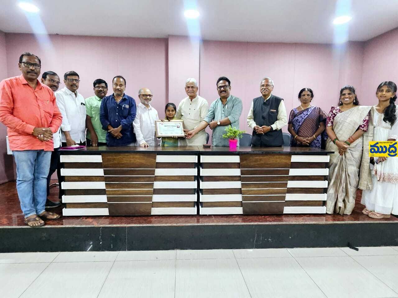 'మొలక' మాసపత్రికను ఆవిష్కరించిన మీడియా అకాడమీ చైర్మన్