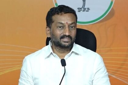 వామ్మో .. రఘునందన్ రావు ఉతుకుడు ఉతుకుడు మామూలుగా లేదుగా .. లాజిక్ లాజిక్ పాయింట్స్‌తో!