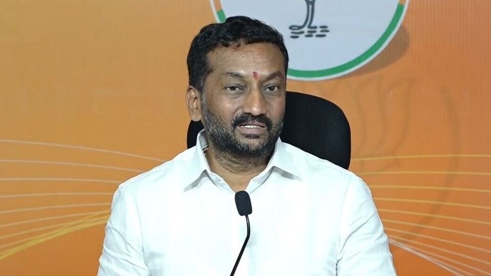 వామ్మో .. రఘునందన్ రావు ఉతుకుడు ఉతుకుడు మామూలుగా లేదుగా .. లాజిక్ లాజిక్ పాయింట్స్‌తో!