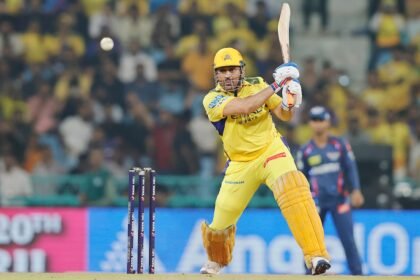 వీరెండర్ సెహ్వాగ్ Ms ధోని మరియు CSK ని ప్రస్తావించినందుకు మాజీ టీమ్‌మేట్‌ను దారుణంగా ట్రోల్ చేస్తాడు. కారణం ...
