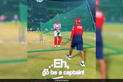"వెళ్ళండి కెప్టెన్ అవ్వండి, చుట్టూ మూర్ఖంగా ఉండకండి": నెట్స్ సెషన్ సమయంలో దినేష్ కార్తీక్ ఆక్సర్ పటేల్‌ను స్టంప్స్ చేస్తాడు
