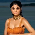 శిల్పా శెట్టి మెరుగైన కండరాల బలం కోసం పూర్తి-శరీర సమ్మేళనం వ్యాయామం చేస్తుంది