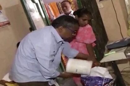 సన్న బియ్యం సగం సగం సగమే .. స్టాక్ స్టాక్ రేషన్ షాపులు షాపులు బంద్ చేస్తున్న చేస్తున్న డీలర్లు!