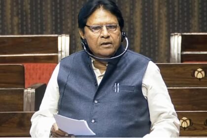 సమాజ్ వాదీ పార్టీ ఎంపిని చంపేస్తానని బెదిరించినందుకు కర్ణి సేన నాయకుడు కేసును ఎదుర్కొంటున్నాడు