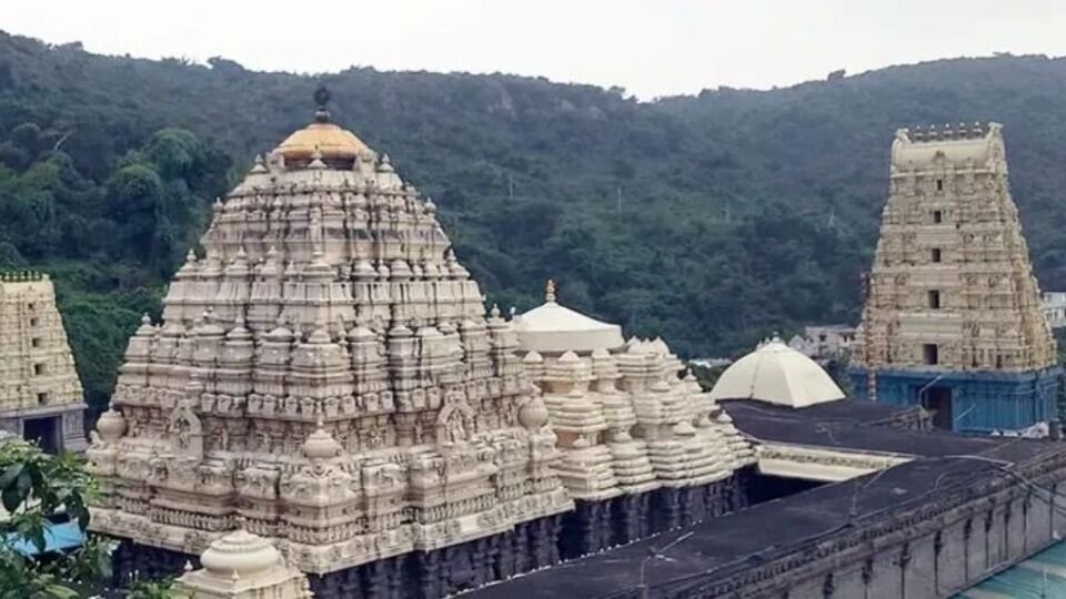 సింహాచలం అప్పన్న స్వామి స్వామి చందనోత్సవంలో విషాదం .. రిటైనింగ్‌ వాల్‌ కూలి ఏడుగురు భక్తులు మృతి మృతి