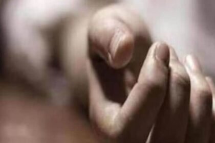 హైదరాబాద్ హైదరాబాద్ విషాదం విషాదం, 8 వ అంతస్తు నుంచి దూకి మహిళా మహిళా అధికారి ఆత్మహత్య ఆత్మహత్య- హైదరాబాద్ విషాదం మహిళా అధికారి 8 వ అంతస్తు నుండి దూకిన తరువాత ఆత్మహత్యతో మరణిస్తాడు, తెలంగాణ.