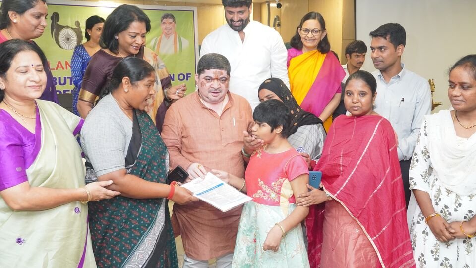 అనాథ పిల్లలకు ఆరోగ్యశ్రీ ఆరోగ్యశ్రీ కార్డులు .. దేశంలోనే దేశంలోనే దేశంలోనే .. రూ .10 లక్షల వరకు ఉచిత ఉచిత ఉచిత