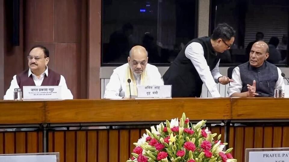 '' ఆపరేషన్ సిందూర్ 'కొనసాగుతూనే కొనసాగుతూనే' '; అఖిలపక్ష భేటీలో రాజ్ నాథ్ సింగ్ వెల్లడి