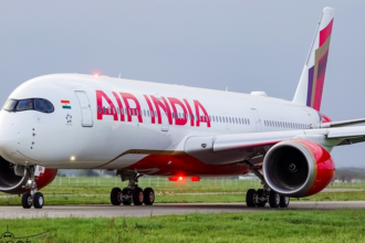 ఇజ్రాయెల్‌లో టెల్ అవీవ్ విమానాశ్రయం విమానాశ్రయం సమీపంలో క్షిపణి దాడి .. దిల్లీ దిల్లీ వెళ్లిన విమానం దారి మళ్లింపు మళ్లింపు