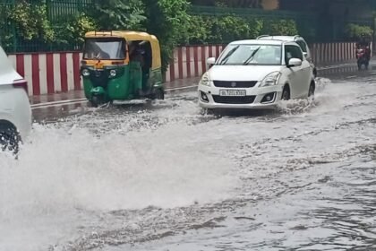 ఈ రోజు 2 గంటల అనాలోచిత వర్షం తర్వాత Delhi ిల్లీ ఎలా నిలిచిపోయింది