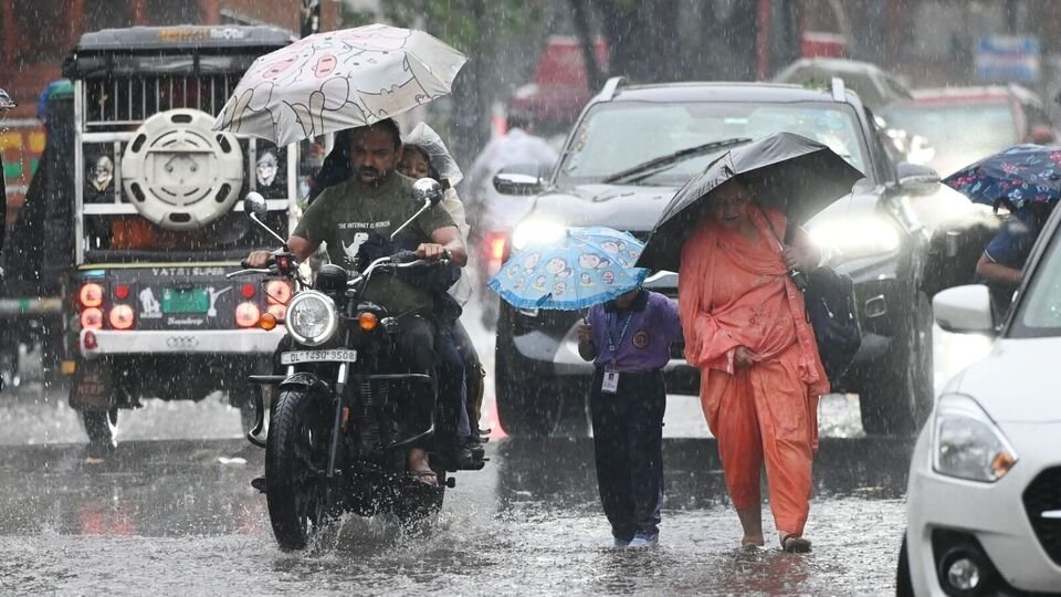 ఉరుములు, మెరుపులు, భారీ వర్షంతో వణికిన ఢిల్లీ; నలుగురు నలుగురు