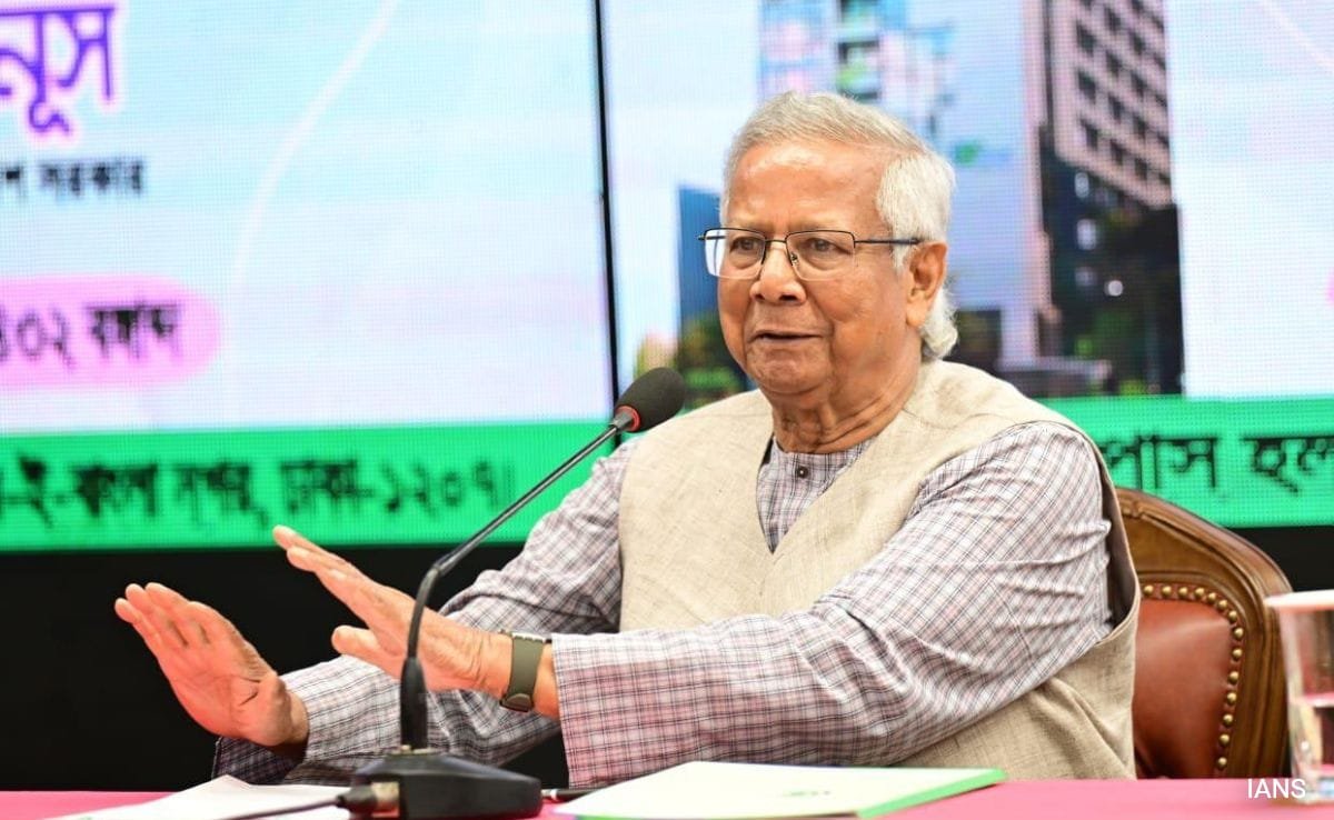 ఎన్నికలను నిర్వహించడానికి ఒత్తిడిలో, యూనస్ రాజకీయ పార్టీలతో కలుస్తాడు