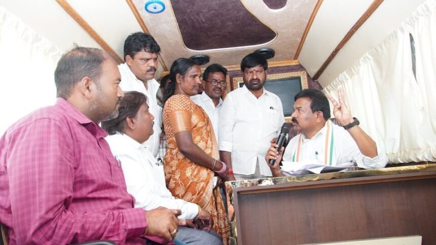 ఎమ్మెల్యే ఆన్ వీల్స్ .. కవ్వంపల్లి కవ్వంపల్లి సత్యనారాయణ వినూత్న కార్యక్రమం .. ఇది కదా ప్రజలకు ప్రజలకు!