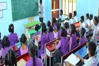ఏపీలో 9 రకాలుగా ప్రభుత్వ ప్రభుత్వ పాఠశాలల విభజన .. మెగా డిఎస్సీలో 3 వేల పోస్టులు పోస్టులు తగ్గుతాయని తగ్గుతాయని ..
