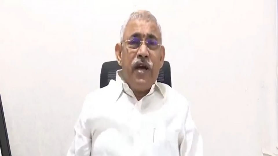 ఏపీలో కుట్టుమిషన్ల కుట్టుమిషన్ల శిక్షణ పేరుతో రూ .154 కోట్ల భారీ స్కామ్- మాజీ మంత్రి చెల్లుబోయిన చెల్లుబోయిన
