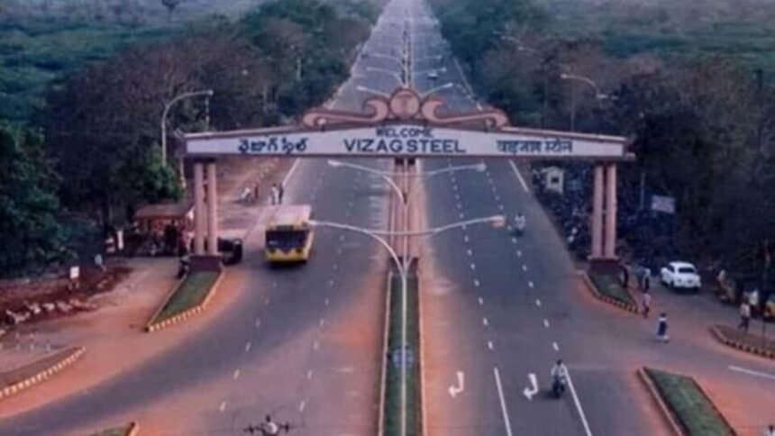 కడపలో సీఎం చంద్రబాబును చంద్రబాబును కలిసిన విశాఖ స్టీల్ ప్లాంట్ సీఎండీ .. ప్లాంట్‌ ప్లాంట్‌ తీసుకోవాల్సిన చర్యలపై చర్చ చర్చ