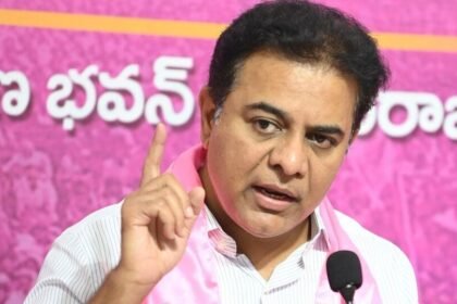 'కమీషన్ల నుంచి దృష్టి మరల్చేందుకే నోటీసులు' - రేవంత్ ప్రభుత్వానికి కేటీఆర్ కేటీఆర్ ప్రశ్నలు