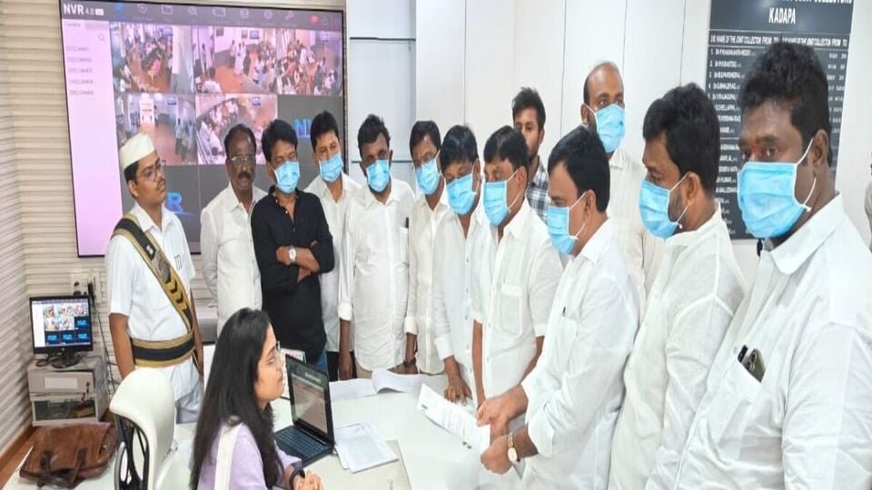 కరోనా దృష్ట్యా కడపలో కడపలో టీడీపీ వాయిదా వాయిదా వేయండి, జాయింట్ కలెక్టర్ కు వైసీపీ విజ్ఞప్తి విజ్ఞప్తి