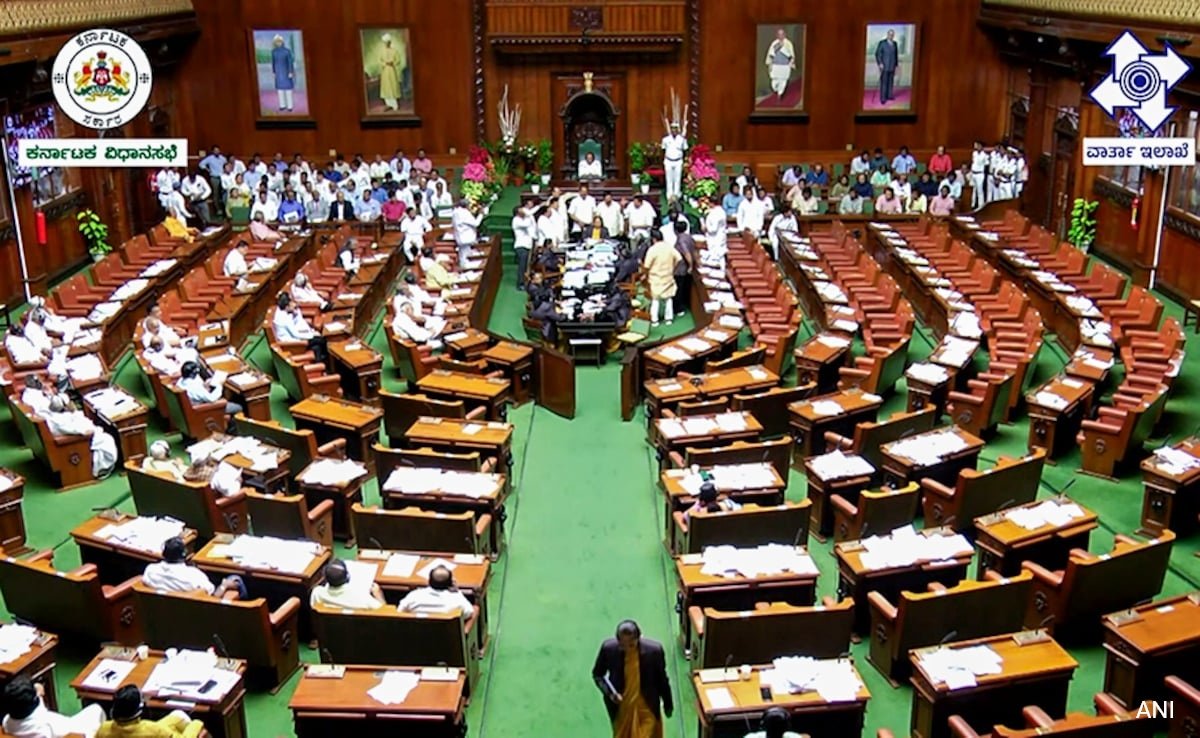 కర్ణాటక అసెంబ్లీ స్పీకర్ 18 బిజెపి శాసనసభ్యుల సస్పెన్షన్‌ను ఉపసంహరించుకున్నాడు