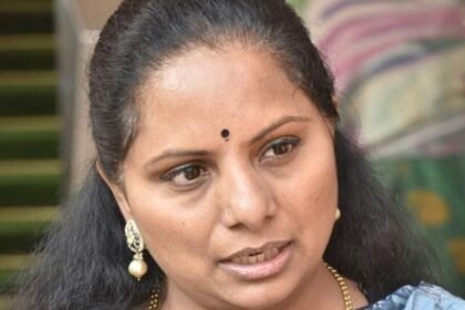 కవిత కవిత, హరీశ్ హరీశ్ విధేయత: చీలిక అంచున బీఆర్ఎస్ బీఆర్ఎస్
