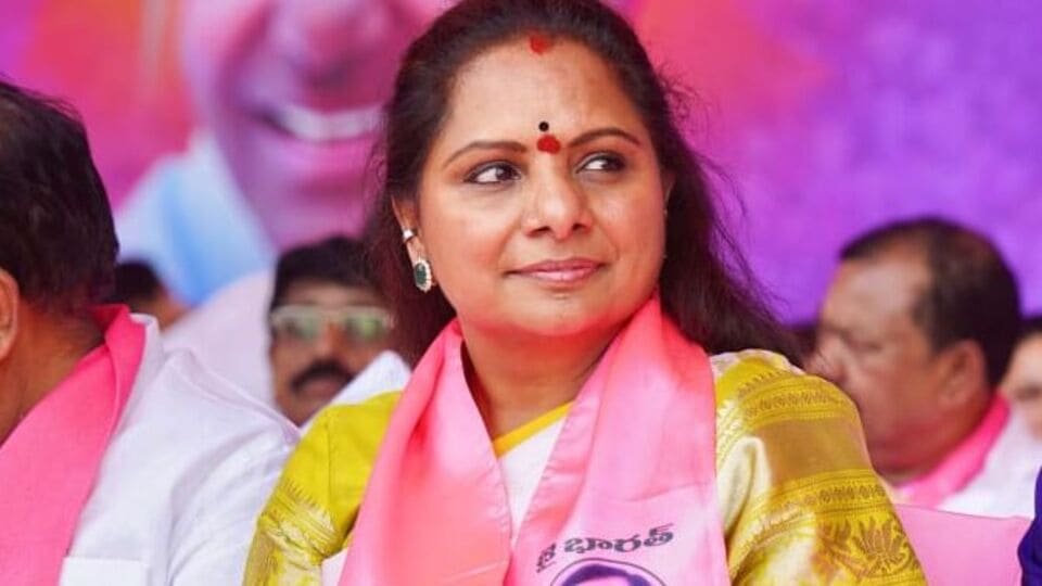 కవితపై కుట్ర జరిగిందా ...? ..? తెరపైకి కొత్త ప్రశ్నలు ...!
