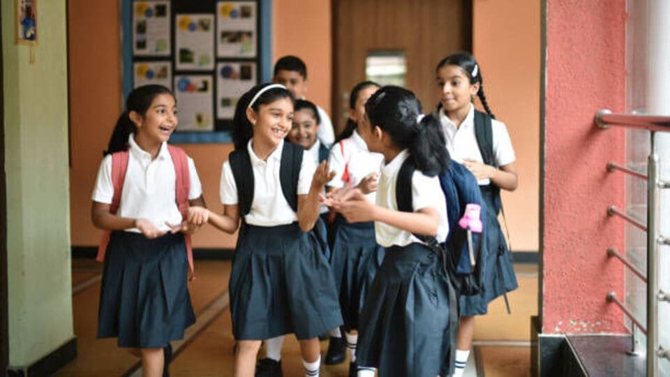 కార్పొరేట్ బడుల్లో పేద పిల్లలకు ఉచిత ప్రవేశం.! నేటితో ముగియనున్న దరఖాస్తు గడువు