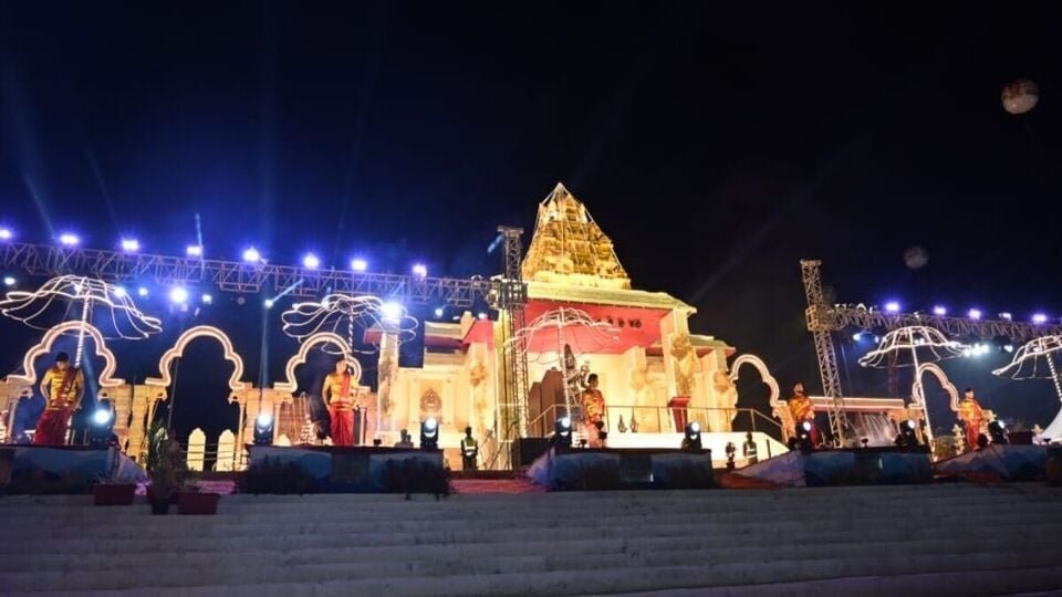 కాశీ పండితులతో పండితులతో సరస్వతి నవరత్నమాల- హారతి- ప్రతి సాయంత్రం ప్రత్యక్షప్రసారం