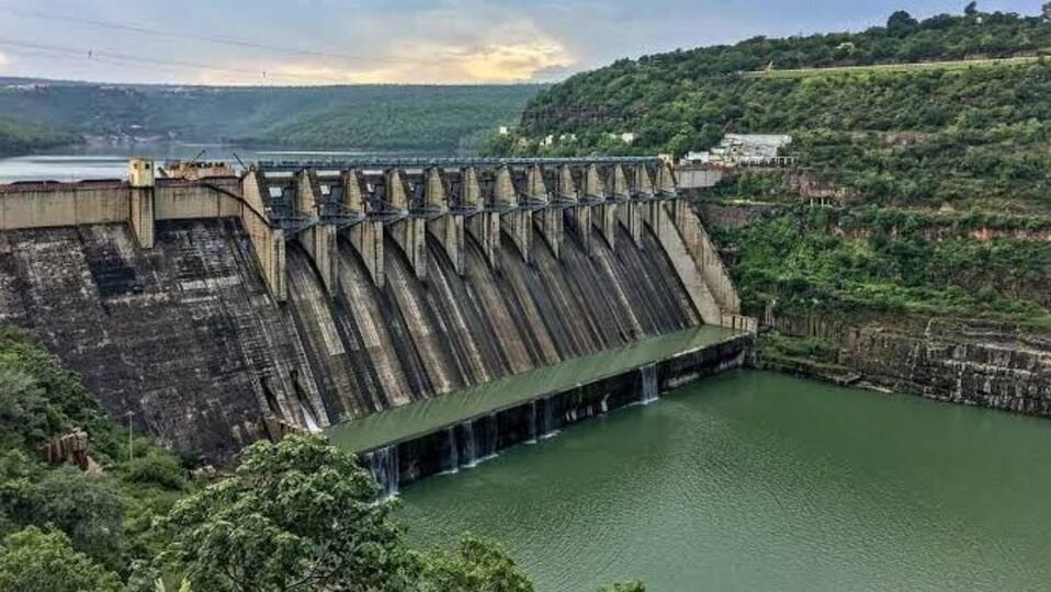 కృష్ణమ్మ కృష్ణమ్మ - నిండుకుండలా నిండుకుండలా, శ్రీశైలానికి శ్రీశైలానికి కొనసాగుతున్న వరద ..!