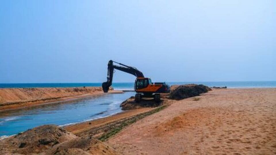 కృష్ణా నదిలో ఇసుక ఇసుక .. అందినకాడికి అందినకాడికి అందినకాడికి .. కోట్ల కోట్ల రూపాయలు రూపాయలు!