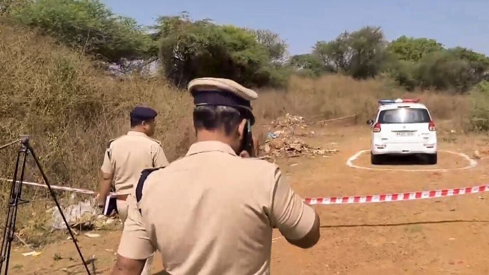 కోడలిని కోడలిని, యాక్సిడెంట్‌గా నమ్మించడానికి బైక్‌తో లాక్కెళ్లిన అత్తమామలు అత్తమామలు