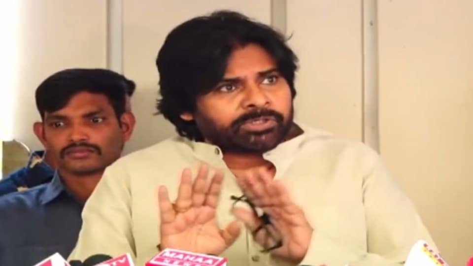 గాంధీ గాంధీ, సహనం, సహనం అంటూ ఇన్నాళ్లు చేతులు- కట్టేశారు- ఆపరేషన్ సిందూర్ పై పవన్ కీలక కీలక కీలక కీలక