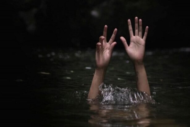 గోదావరిలో స్నానానికి దిగి 8 మంది యువకులు గల్లంతు గల్లంతు, గాలింపు చర్యలు చర్యలు చర్యలు