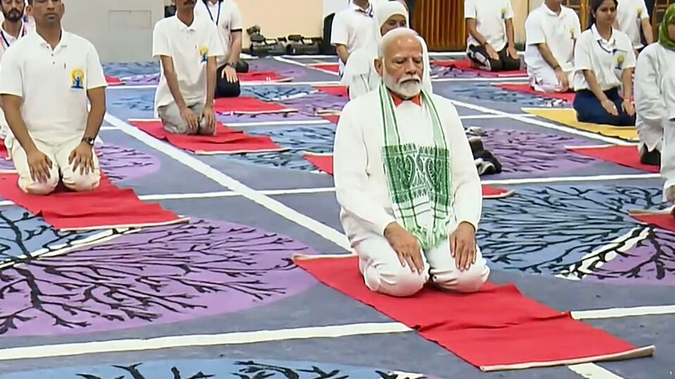 జూన్‌ 21 న విశాఖ రానున్న ప్రధాని ప్రధాని నరేంద్ర నరేంద్ర .. 5 లక్షల మందితో మందితో అంతర్జాతీయ దినోత్సవం దినోత్సవం దినోత్సవం