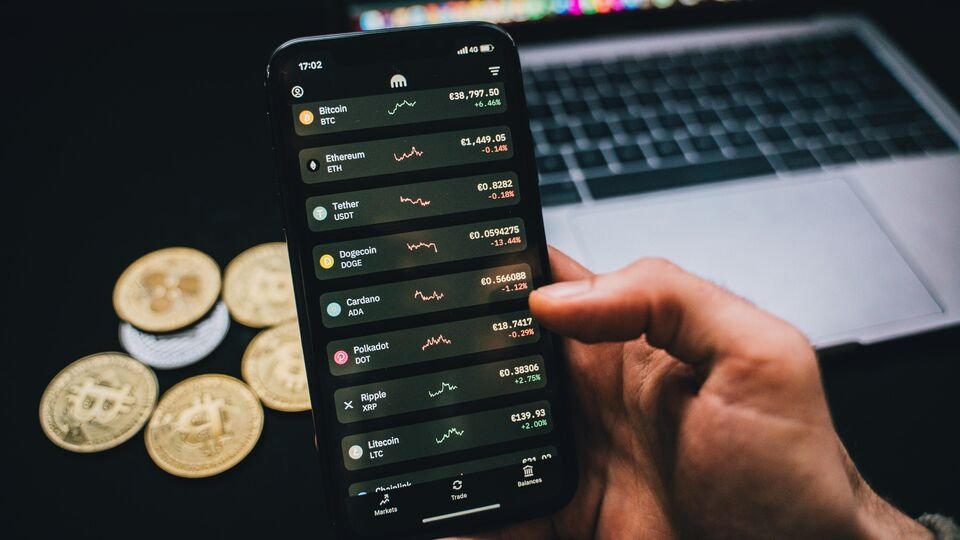 టాస్క్ పేరుతో ట్రాప్ ..! క్రిప్టో కరెన్సీ పేరిట బీటెక్ బీటెక్ విద్యార్థికి టోకరా టోకరా, ఏకంగా రూ .7 లక్షలు కాజేశారు ..!