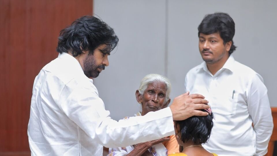 డిప్యూటీ సీఎం పవన్‌ పవన్‌ కల్యాణ్‌ గొప్ప - ఇకపై తన తన నెల జీతం వారికోసమే ..!