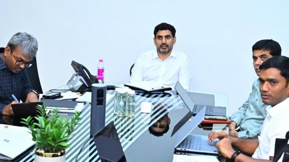 డీఎస్సీ పరీక్షలను పకడ్బందీగా పకడ్బందీగా .. మంత్రి మంత్రి లోకేష్ కీలక ఆదేశాలు