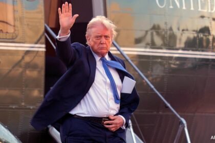 డోనాల్డ్ ట్రంప్ యుఎస్ వెలుపల నిర్మించిన సినిమాలపై 100% సుంకాన్ని ఆదేశించారు