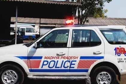 ఢిల్లీ-ముంబై ఎక్స్‌ప్రెస్‌ వేపై జంట జంట శృంగారం శృంగారం ..