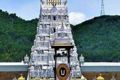 తిరుమలలో వరుసగా అపచారాలు, మద్యం మత్తులో కానిస్టేబుళ్లు హల్ చల్ చల్