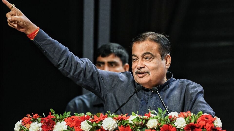 తెలంగాణ అభివృద్ధికి అభివృద్ధికి కేంద్రంతో కలిసి రావాలని కోరిన కేంద్ర మంత్రి నితిన్ నితిన్ గడ్కరీ ..