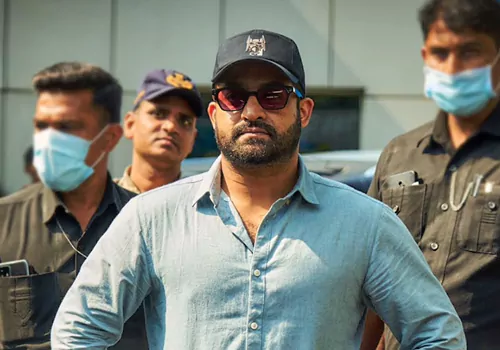 తెలుగులో 'వార్ -2' రికార్డు రికార్డు బిజినెస్ .. దటీజ్ దటీజ్!