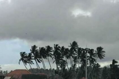 ద్రోణి ఎఫెక్ట్ - మరో 3 రోజుల పాటు ఏపీ ఏపీ, తెలంగాణలో వర్షాలు ..! Ap జిల్లాలకు- వర్షాలు AP మరియు తెలంగాణలో మరో మూడు రోజులు కొనసాగే అవకాశం ఉంది