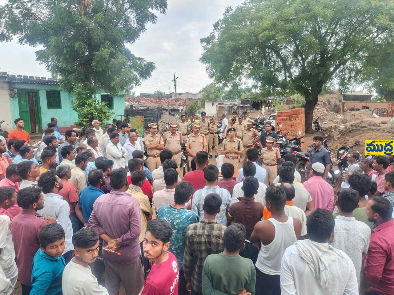 నేరాల అదుపు కోసమే కమ్యూనిటీ కమ్యూనిటీ