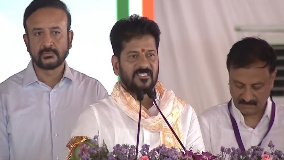 ప్రతిపక్ష నాయకుడికి విజ్ఞప్తి చేస్తున్నా .. జహీరాబాద్ జహీరాబాద్ బహిరంగ రేవంత్ రేవంత్ రెడ్డి ఇంట్రెస్టింగ్ కామెంట్స్ కామెంట్స్