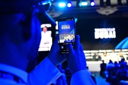 ప్రపంచంలోని అతిపెద్ద క్రిప్టో ఈవెంట్‌లో, లౌడ్ DJ, పరేడ్ ఆఫ్ లంబోర్ఘినిస్, పోర్న్‌స్టార్