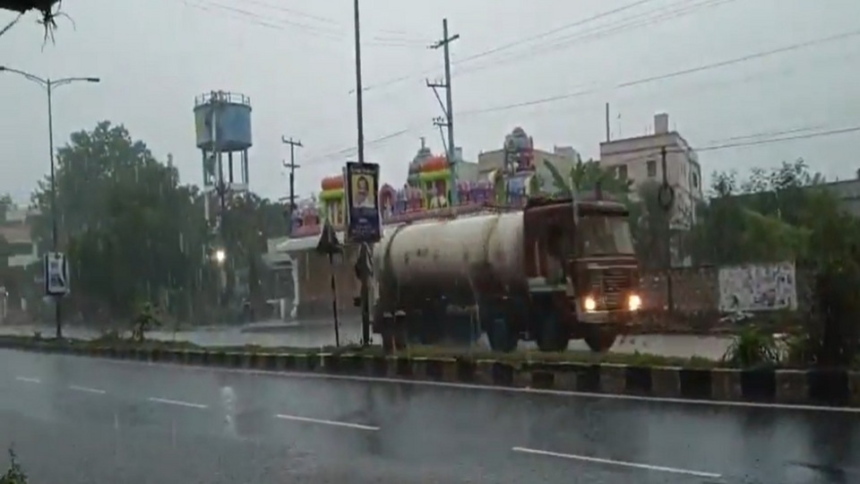 బంగాళాఖాతంలో బలపడుతున్న బలపడుతున్న, రేపు ఈ జిల్లాల్లో వర్షాలు వర్షాలు